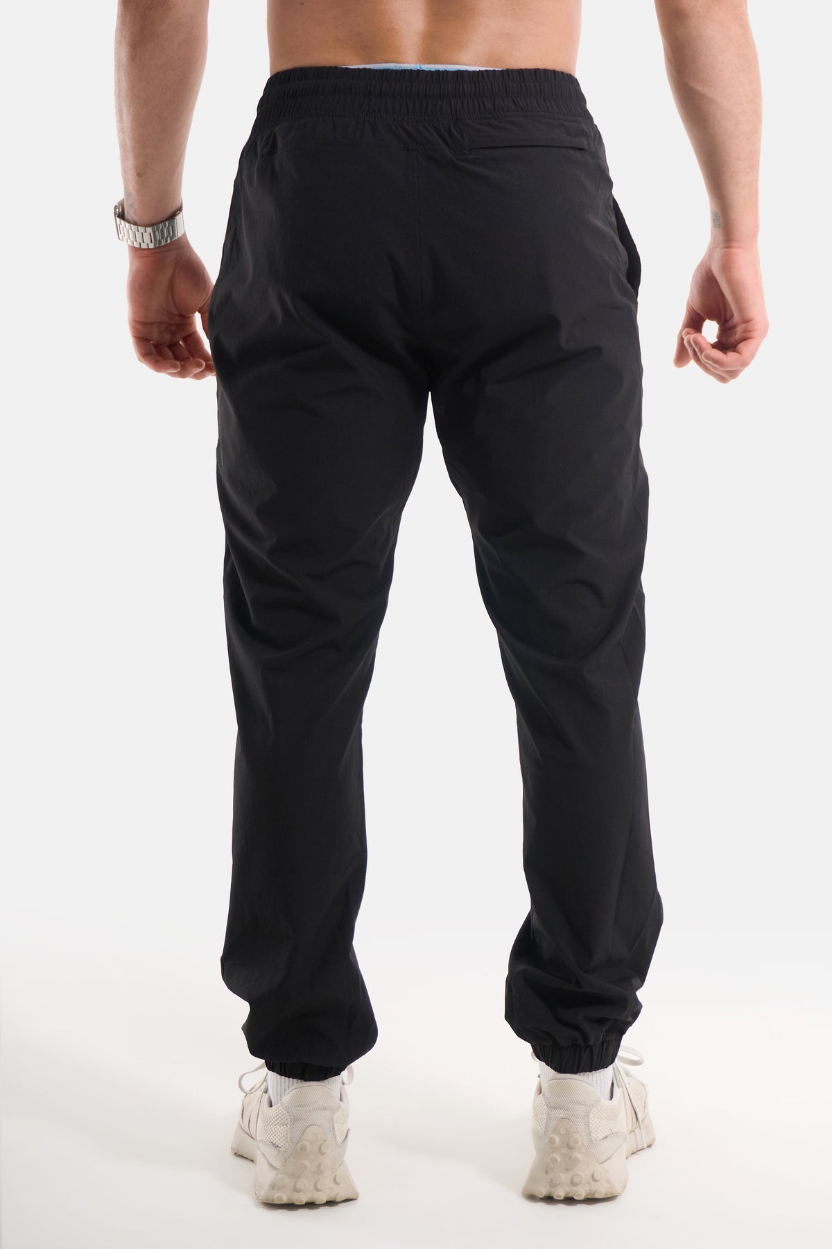UC025 Summit Performance Joggers - Black